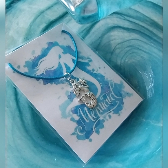 New in Package Mermaid Necklace - Picture 1 of 7